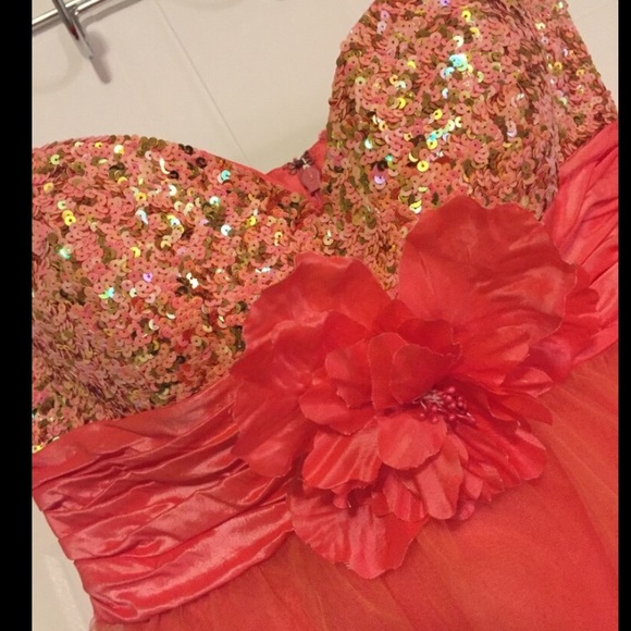 Coral sequins dress - Picture 2 of 2